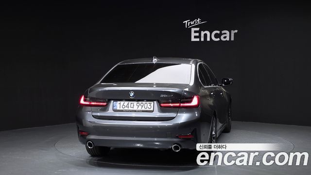 BMW 3-Series 320i