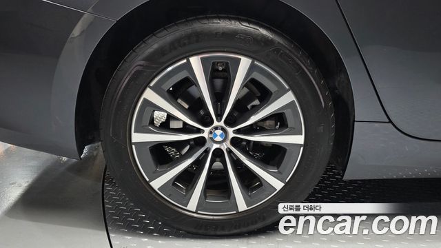 BMW 3-Series 320i