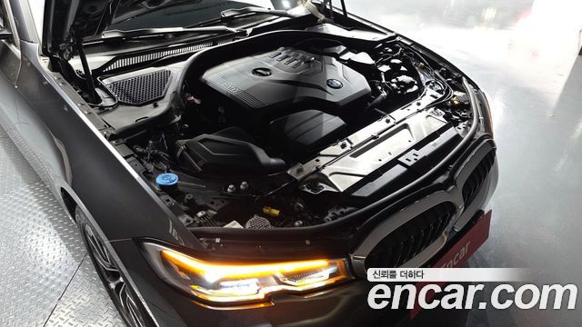 BMW 3-Series 320i