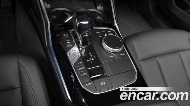 BMW 3-Series 320i
