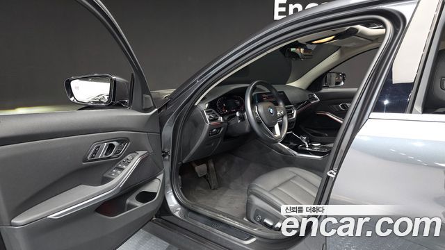 BMW 3-Series 320i