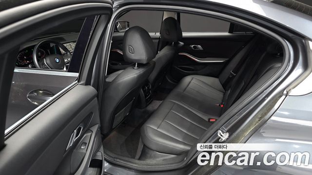 BMW 3-Series 320i