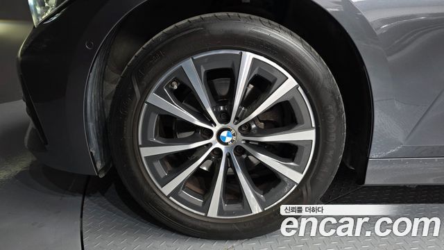 BMW 3-Series 320i