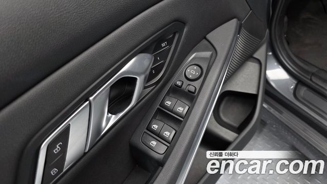 BMW 3-Series 320i