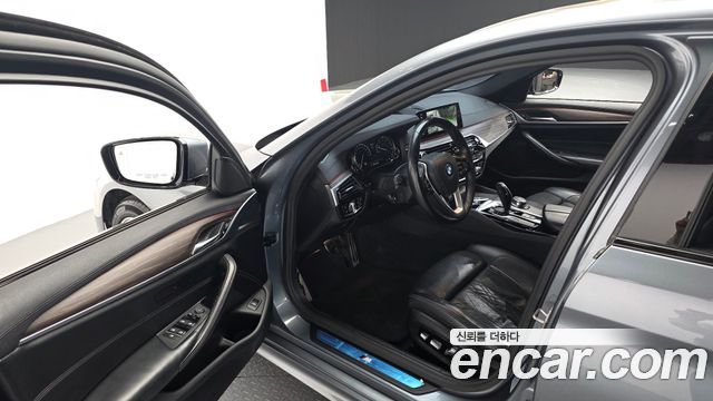 BMW 5-Series 530i M Sport Package Plus
