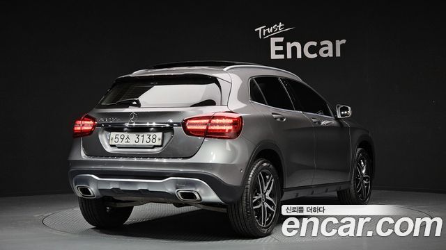 Mercedes-Benz GLA-Class GLA220 Premium