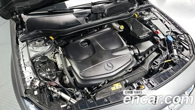Mercedes-Benz GLA-Class GLA220 Premium