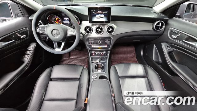Mercedes-Benz GLA-Class GLA220 Premium