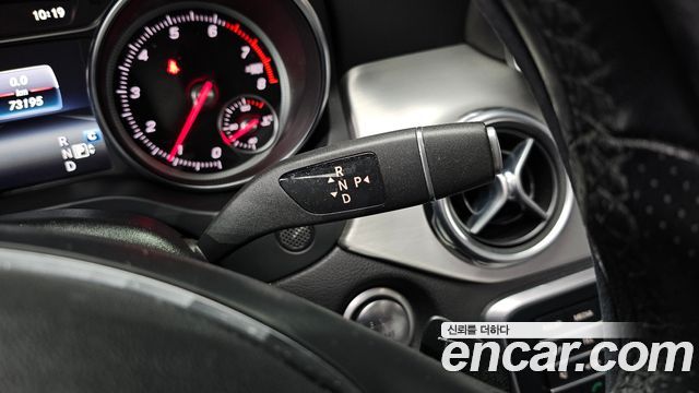 Mercedes-Benz GLA-Class GLA220 Premium