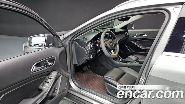 Mercedes-Benz GLA-Class GLA220 Premium