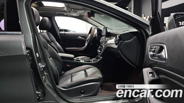 Mercedes-Benz GLA-Class GLA220 Premium