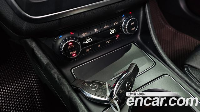 Mercedes-Benz GLA-Class GLA220 Premium