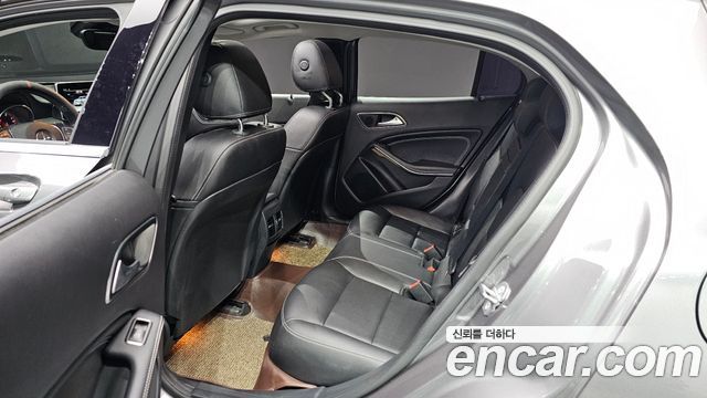 Mercedes-Benz GLA-Class GLA220 Premium