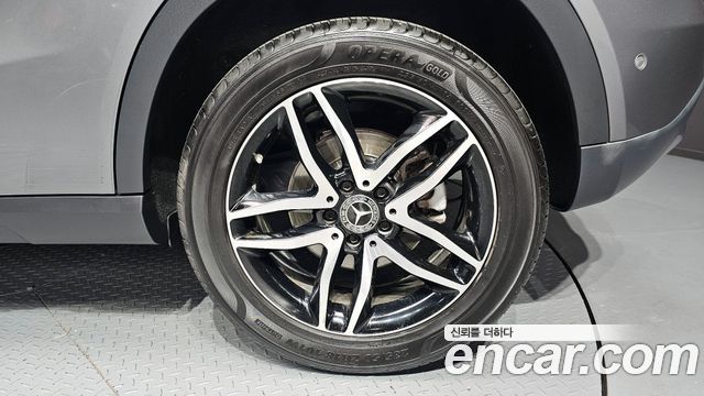 Mercedes-Benz GLA-Class GLA220 Premium