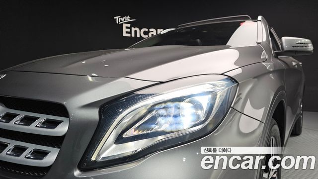 Mercedes-Benz GLA-Class GLA220 Premium