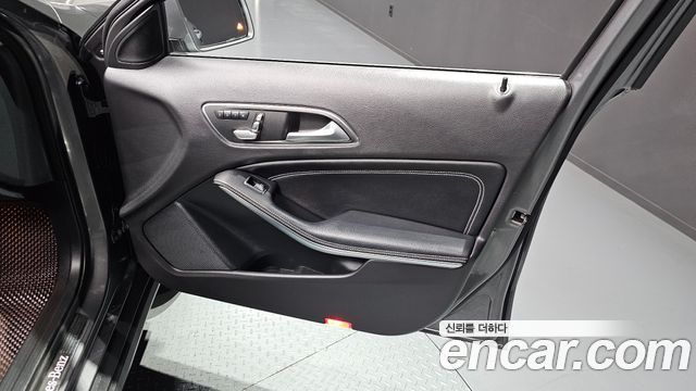 Mercedes-Benz GLA-Class GLA220 Premium