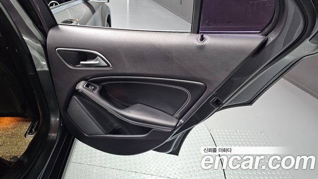 Mercedes-Benz GLA-Class GLA220 Premium