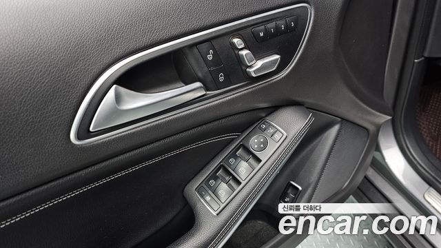 Mercedes-Benz GLA-Class GLA220 Premium