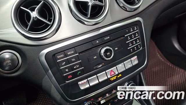 Mercedes-Benz GLA-Class GLA220 Premium