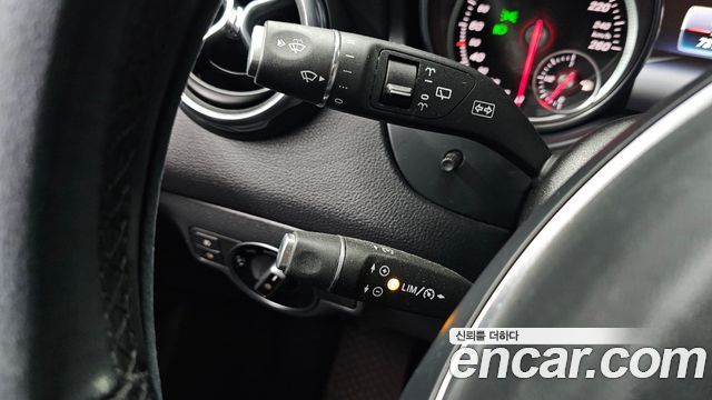 Mercedes-Benz GLA-Class GLA220 Premium
