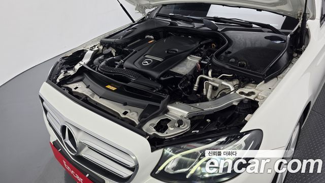 Mercedes-Benz E-Class E200 Avantgarde