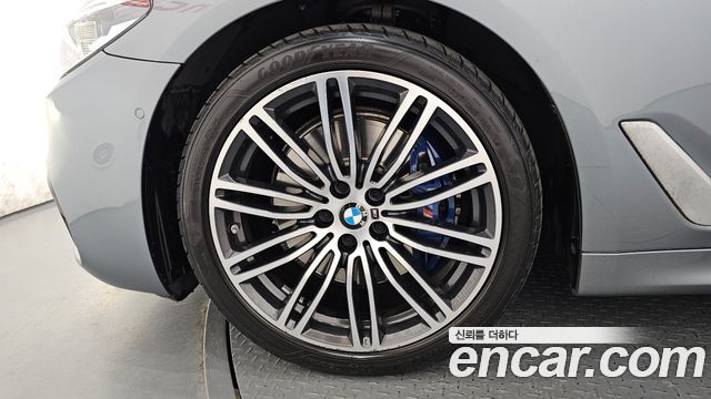 BMW 5-Series 530i M Sport Package Plus