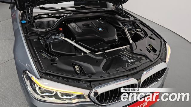 BMW 5-Series 530i M Sport Package Plus