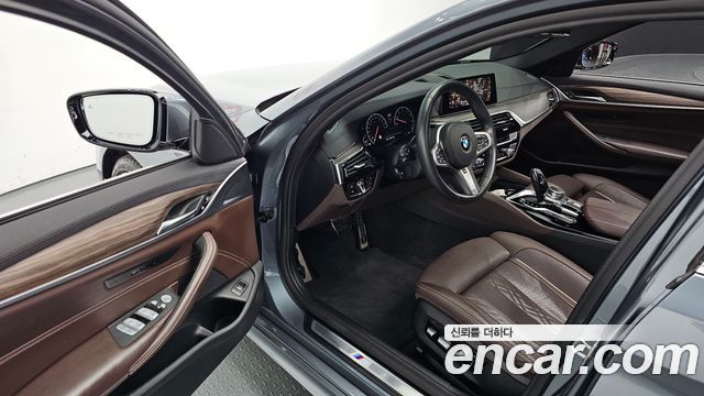 BMW 5-Series 530i M Sport Package Plus