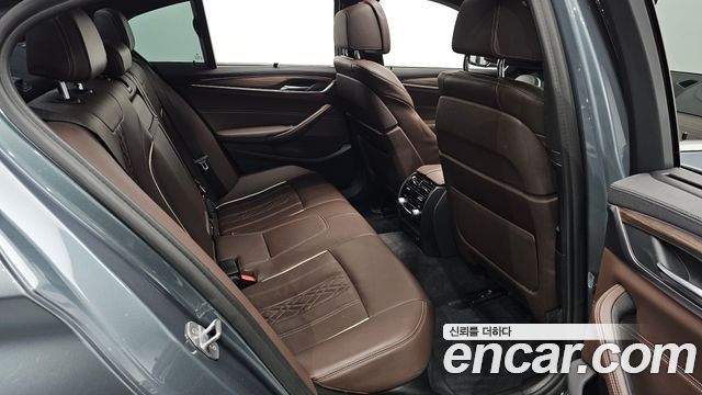 BMW 5-Series 530i M Sport Package Plus