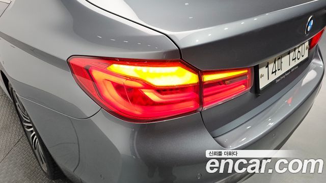 BMW 5-Series 530i M Sport Package Plus