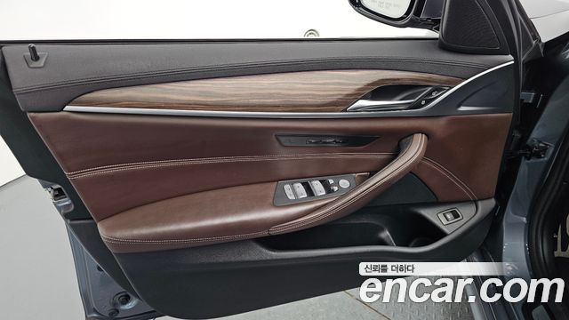 BMW 5-Series 530i M Sport Package Plus