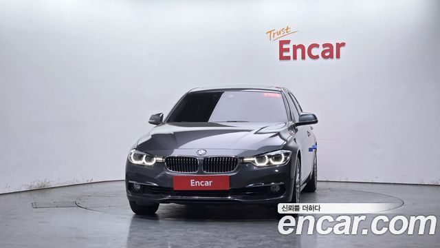 BMW 3-Series 320i Luxury