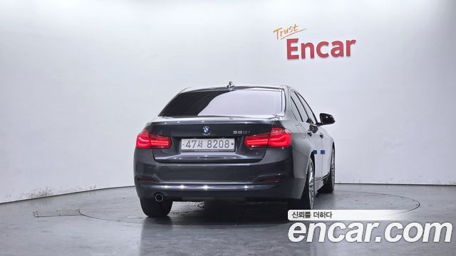 BMW 3-Series 320i Luxury