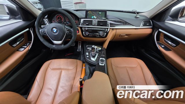 BMW 3-Series 320i Luxury