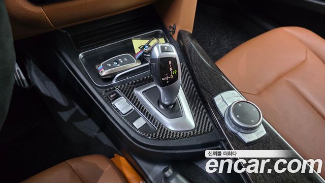 BMW 3-Series 320i Luxury
