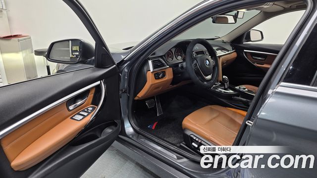 BMW 3-Series 320i Luxury