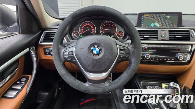 BMW 3-Series 320i Luxury