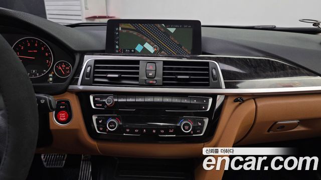 BMW 3-Series 320i Luxury