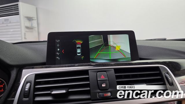 BMW 3-Series 320i Luxury