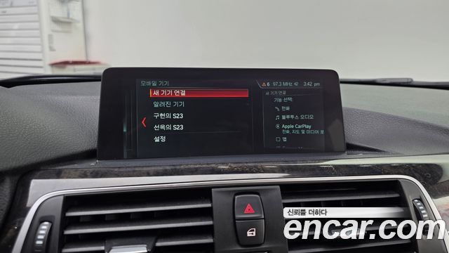 BMW 3-Series 320i Luxury