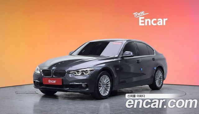 BMW 3-Series 320i Luxury
