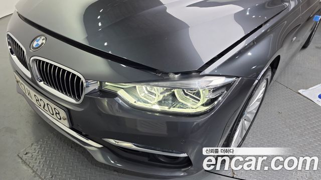 BMW 3-Series 320i Luxury
