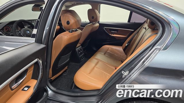 BMW 3-Series 320i Luxury