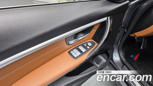 BMW 3-Series 320i Luxury