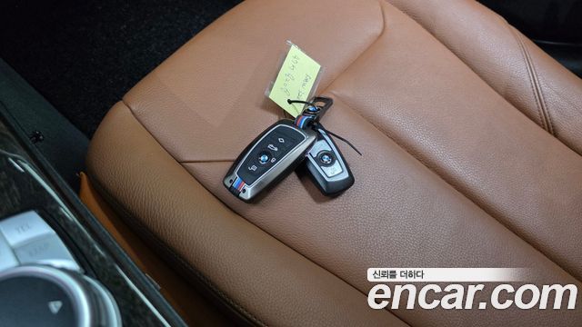 BMW 3-Series 320i Luxury