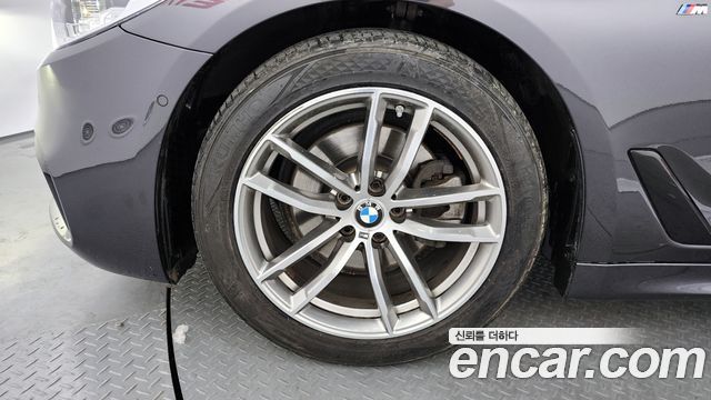 BMW 5-Series 520d xDrive M Sport Package Plus