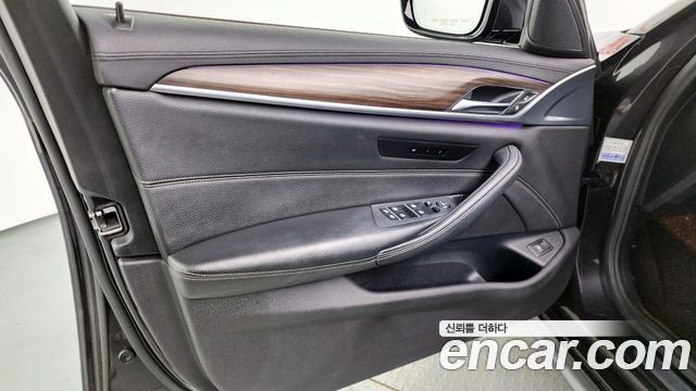 BMW 5-Series 520d xDrive M Sport Package Plus