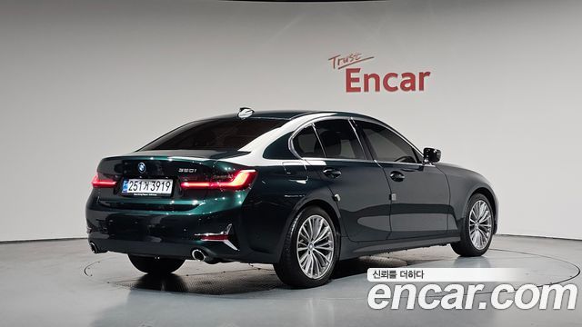 BMW 3-Series 320i Luxury