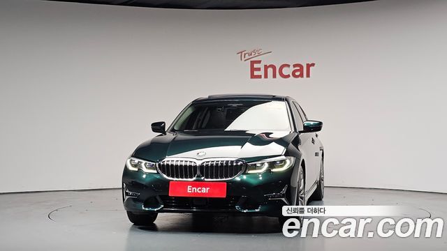 BMW 3-Series 320i Luxury