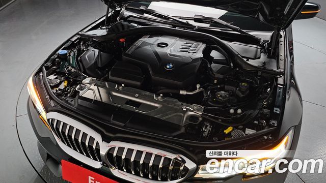 BMW 3-Series 320i Luxury